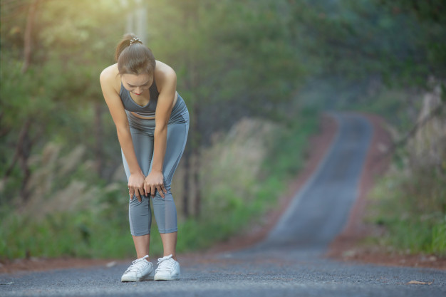 woman-runner-hold-knee-pain_1150-20538